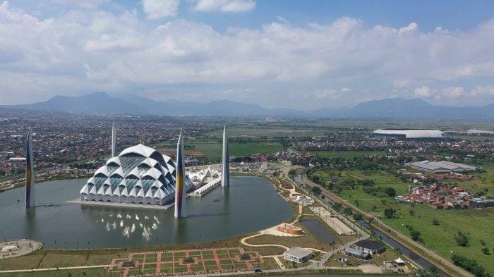 Masjid-Al-Jabbar-ikon-Bandung-Timur